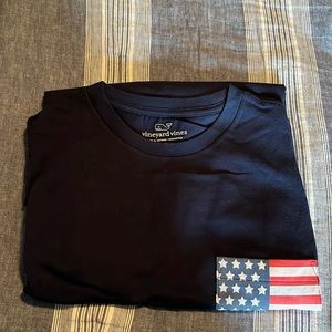 Navy Vineyard Vines T-shirt